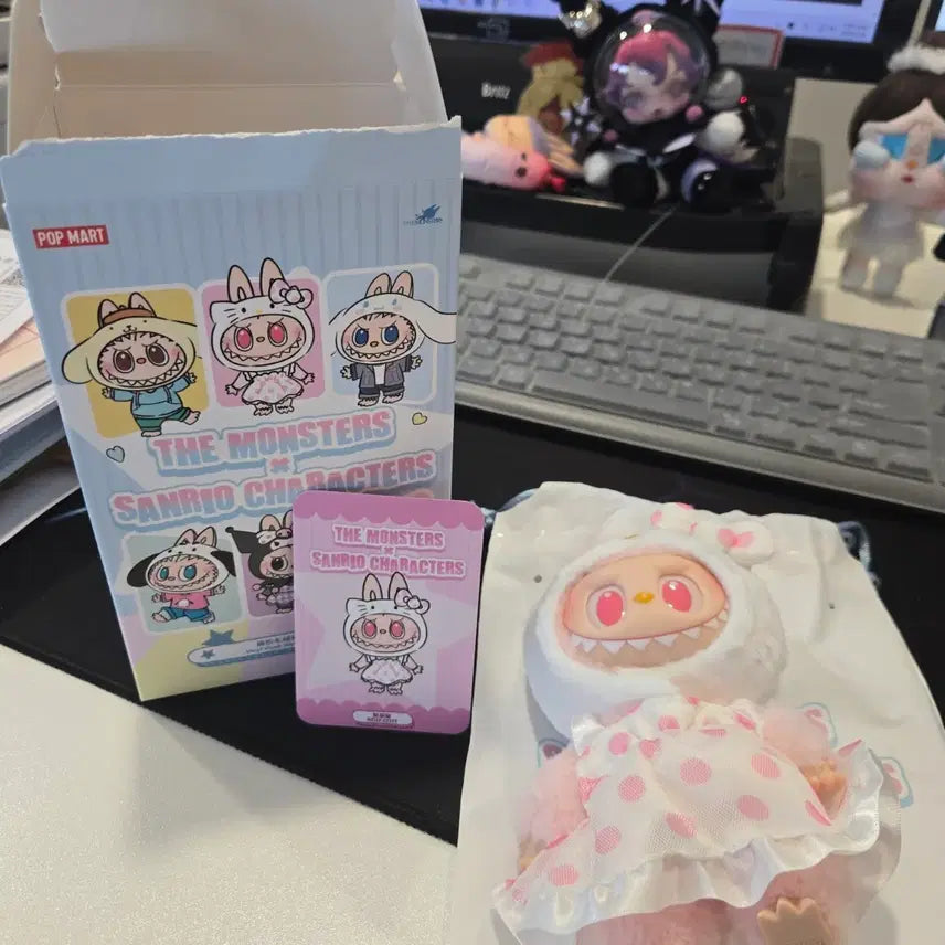 [BUNJANG] Pop Mart x Sanrio Collaboration Hello Kitty Plush Keychain / 팝마트 몬스터즈 산리오 콜라보 인형 키티
