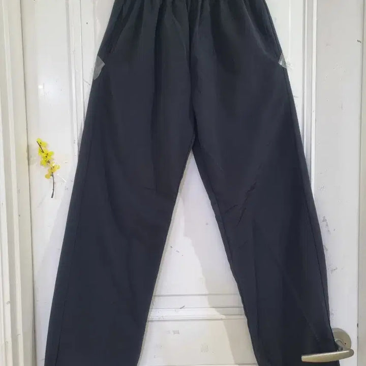 [BUNJANG] Black Crinkly Jogger Pants with Elastic Waistband / 여름 검정 바스락  밴딩. 조거통바지. 77까지