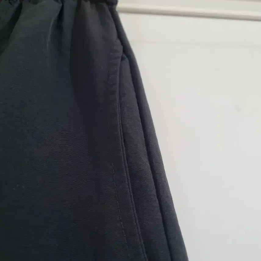 [BUNJANG] Black Crinkly Jogger Pants with Elastic Waistband / 여름 검정 바스락  밴딩. 조거통바지. 77까지
