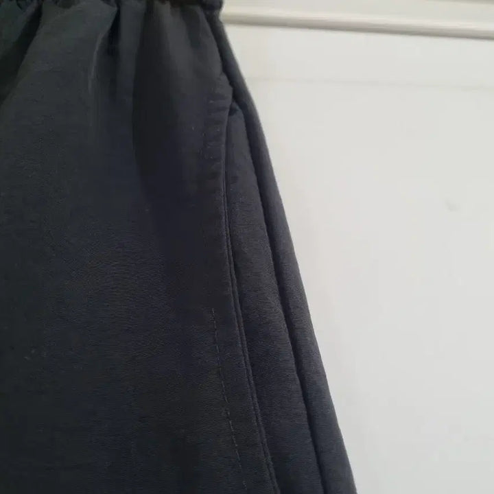 [BUNJANG] Black Crinkly Jogger Pants with Elastic Waistband / 여름 검정 바스락  밴딩. 조거통바지. 77까지