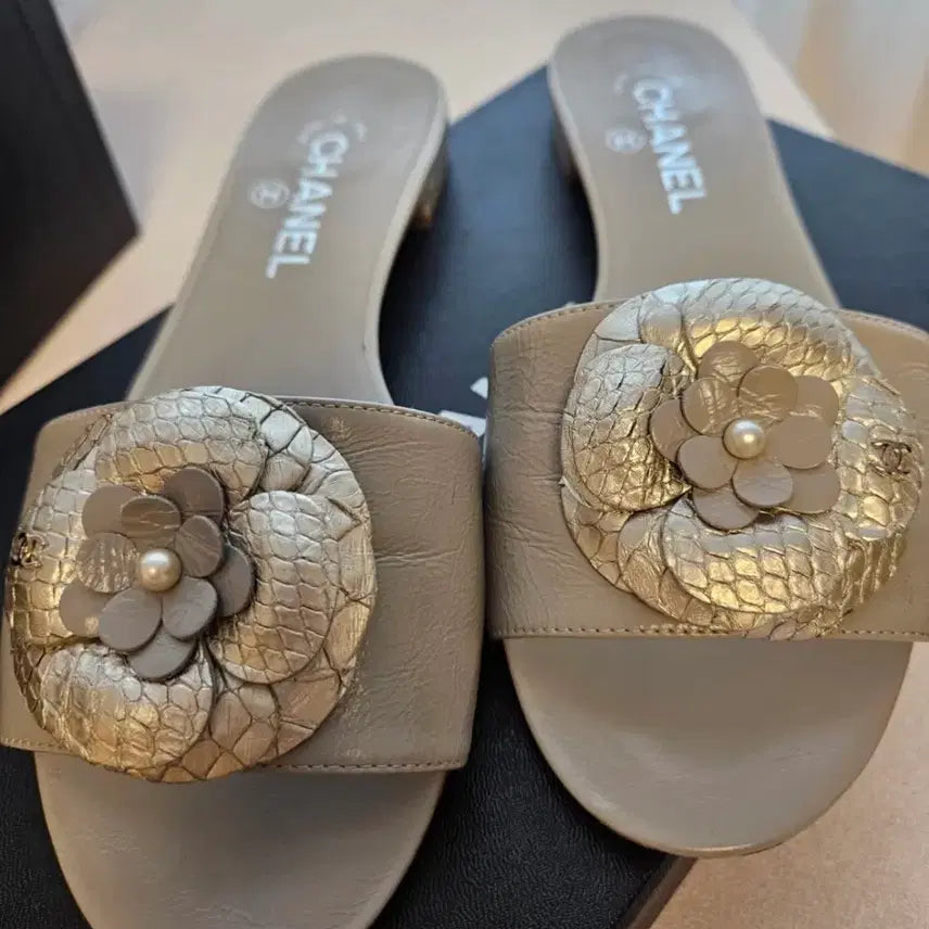 [BUNJANG] Chanel Camellia Sandals/Slippers / 샤넬 카멜리아 샌들(슬리퍼)