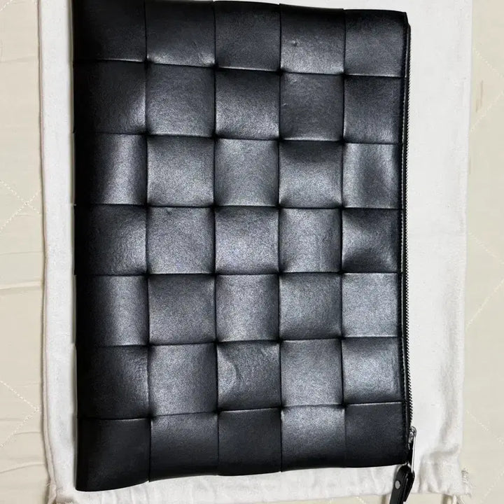 [BUNJANG] Bottega Veneta Cassette Clutch Bag L Black / 보테가베네타 카새트 클러치백 L