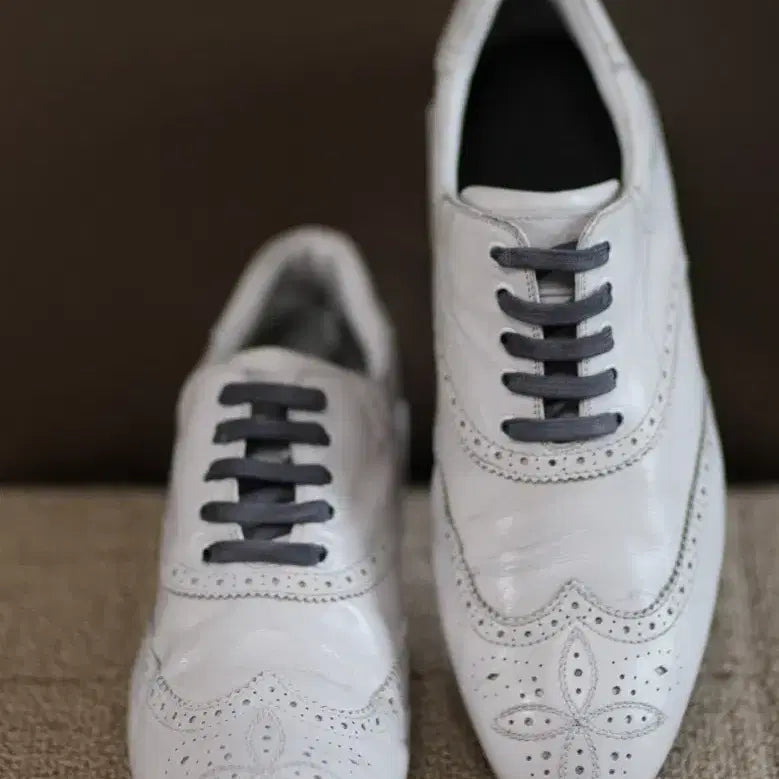 [BUNJANG] Louis Vuitton Classic European Style Wingtip Leather Shoes (US 8-8.5) / 서부 보안관 느낌 나는 루이비통 올드 슈즈 한 켤레