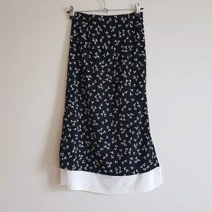 [BUNJANG] Floral Pattern Long Skirt Black / 플라워패턴 롱 스커트 블랙