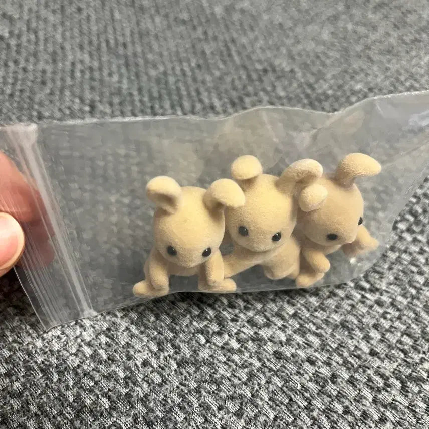 [BUNJANG] Sylvanian Families Old Cottontail Rabbit Twins with Knitted Outfits / 실바니안 올드 귀접토끼 쌍둥이