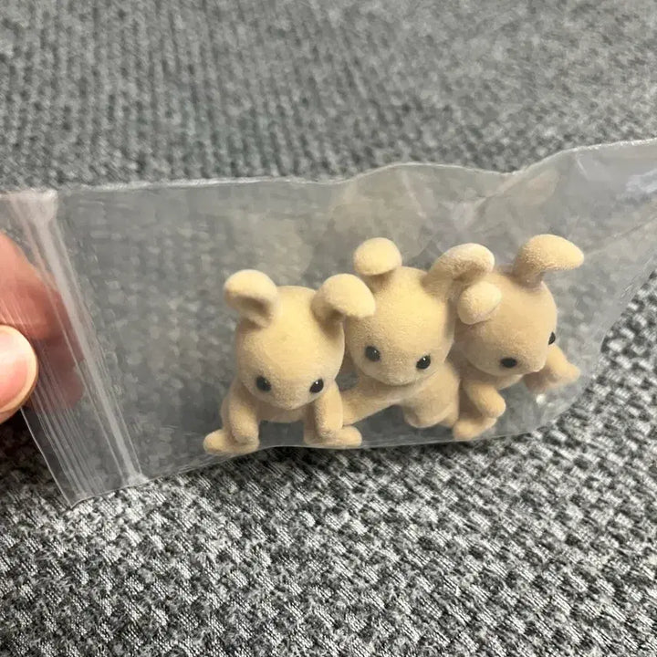 [BUNJANG] Sylvanian Families Old Cottontail Rabbit Twins with Knitted Outfits / 실바니안 올드 귀접토끼 쌍둥이