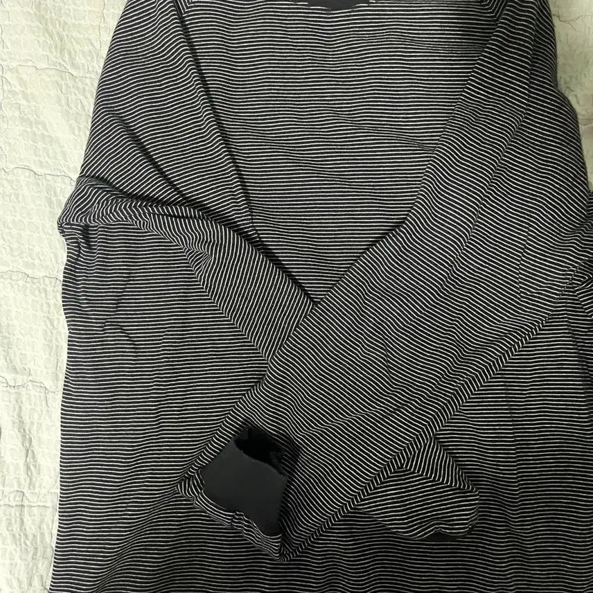 [BUNJANG] Thomasmore Stripe Long Sleeve XL White Black / 토마스모어 스트라이프 롱슬리브 xl 화이트 블랙