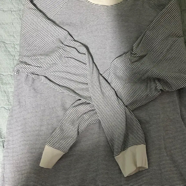 [BUNJANG] Thomasmore Stripe Long Sleeve XL White Black / 토마스모어 스트라이프 롱슬리브 xl 화이트 블랙