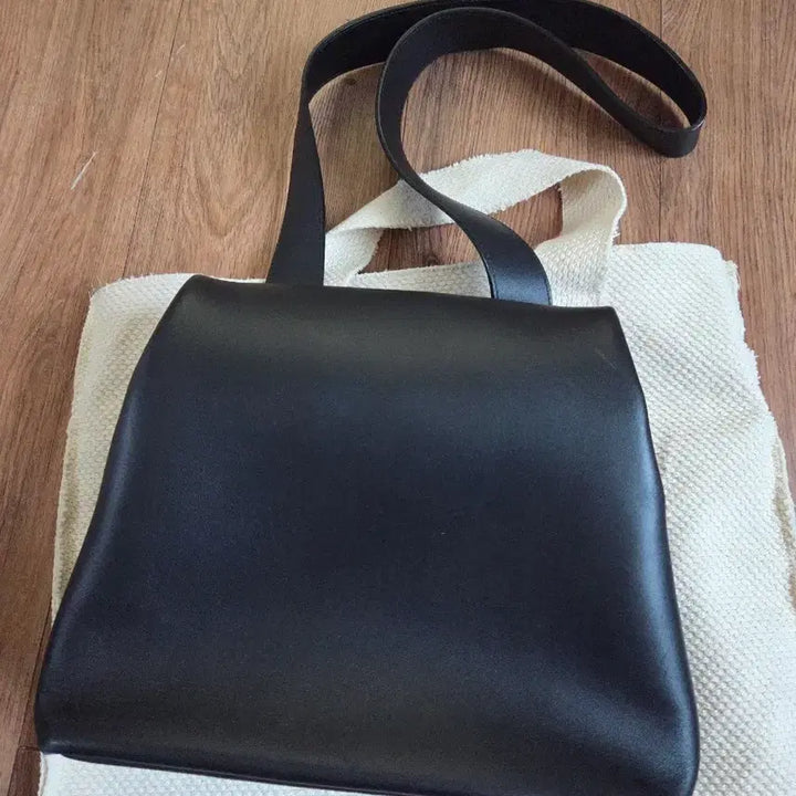 [BUNJANG] Osoi Brot Large Black Shoulder Bag / 오소이 브로트 라지 블랙 팝니다.
