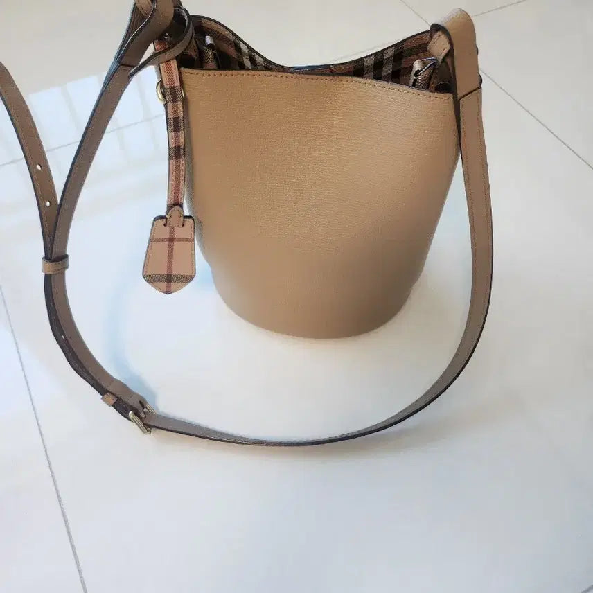 [SOLD OUT] 버버리 헤이마켓 버킷백