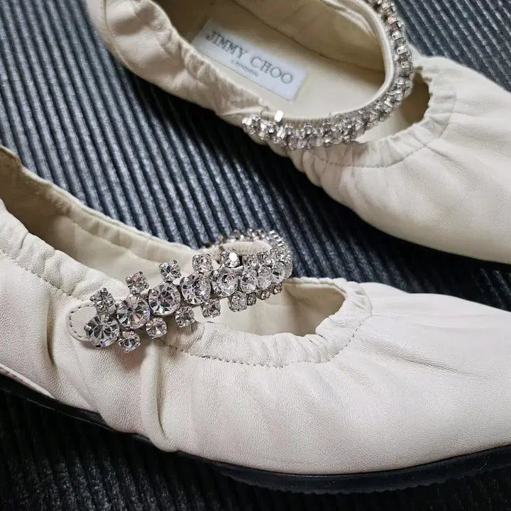 [BUNJANG] Jimmy Choo Ivory Crystal Flats / 지미추 아이보리 크리스탈 플랫 슈즈