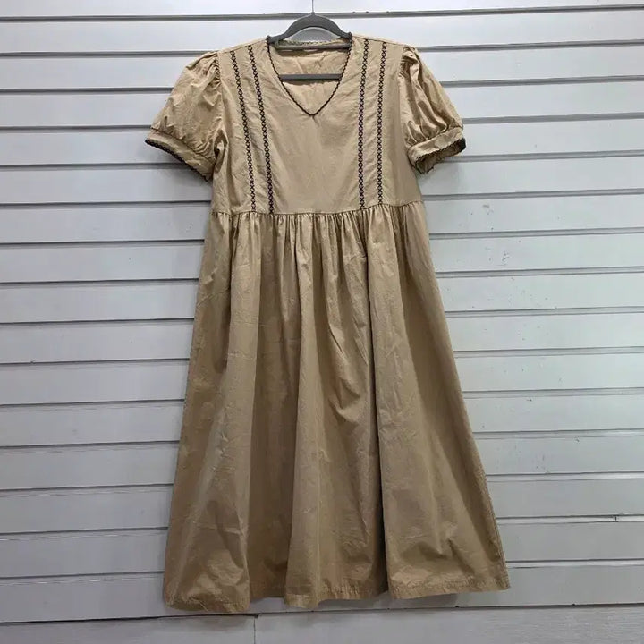 [BUNJANG] Beige V-Neck Embroidered Long Dress / 베이지 V넥 자수장식 롱원피스/보물찾기천사