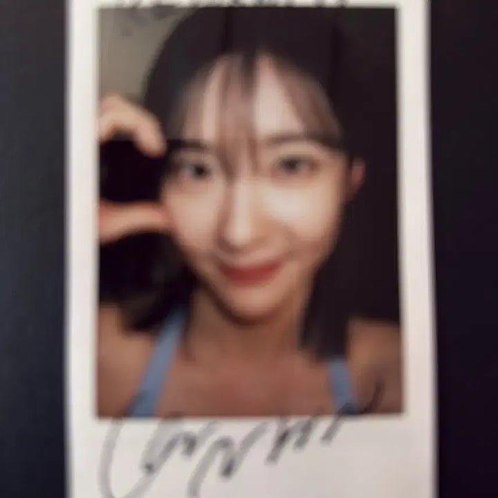 [BUNJANG] Park Ji Hyun Autographed Polaroid Photo / 박지현 배우 친필 사인 폴라로이드.싸인 폴라.싸폴
