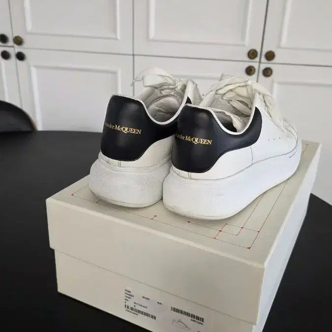 [BUNJANG] Alexander McQueen Oversized Sneaker White/Black Size 40 / 알렉산더 맥퀸 오버솔 스니커즈 화이트/블랙 40