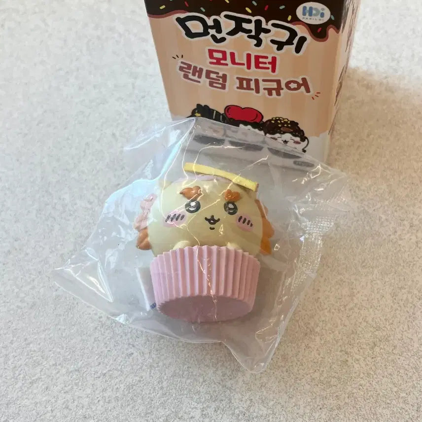 [BUNJANG] Chiikawa Hidden Strawberry Monitor Figure / 먼작귀 히든 딸기 시사 모니터 피규어 치이카와