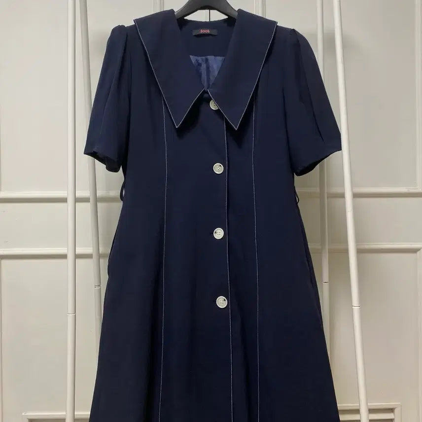 [BUNJANG] Soos Navy Puff Sleeve V-Neck Button Blouse / Soos 롱 원피스 스티치 카라 네이비 퍼프 반팔 브이넥 단추 블라우스