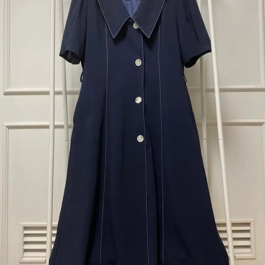 [BUNJANG] Soos Navy Puff Sleeve V-Neck Button Blouse / Soos 롱 원피스 스티치 카라 네이비 퍼프 반팔 브이넥 단추 블라우스