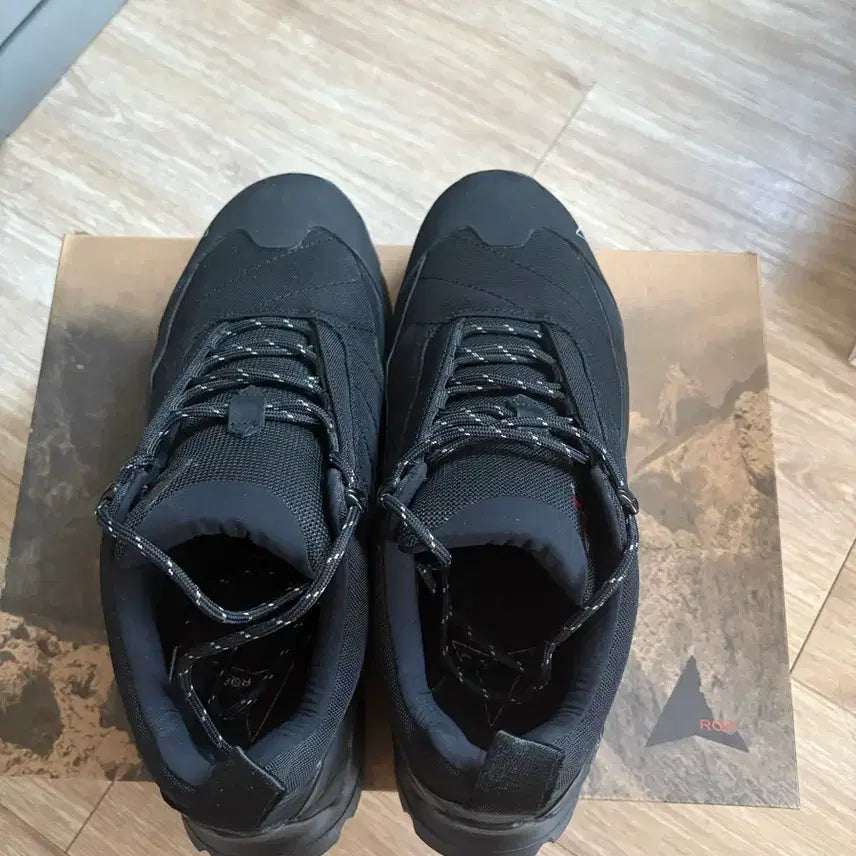 [BUNJANG] Loa Hiking Katarina Black Shoes / 로아 하이킹 카타리나 블랙 42