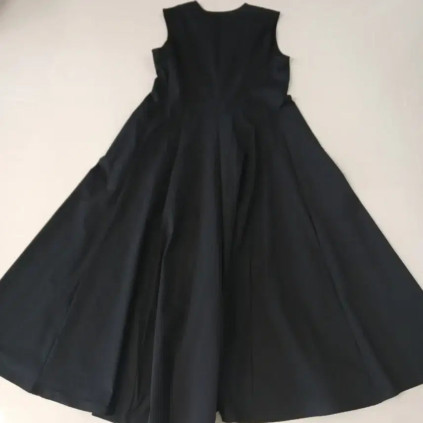 [BUNJANG] Theory x Uniqlo Collaboration Flare Long Dress / 띠어리 유니클로 콜라보 플레어 롱원피스