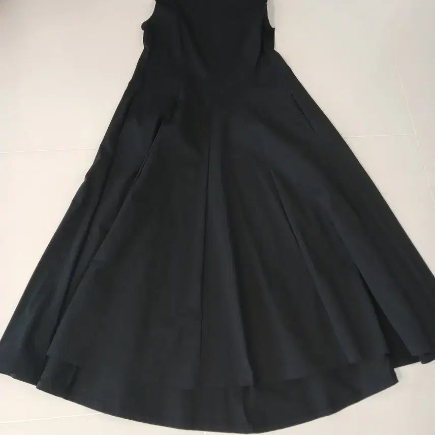[BUNJANG] Theory x Uniqlo Collaboration Flare Long Dress / 띠어리 유니클로 콜라보 플레어 롱원피스