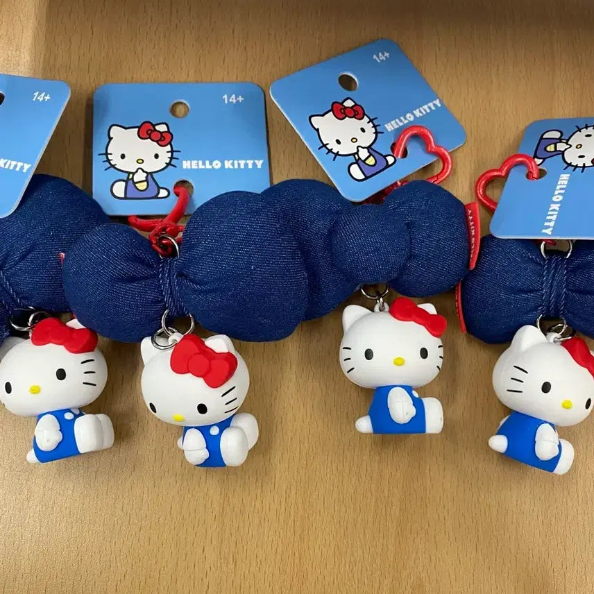 [SOLD OUT] (새상품)헬로키티 데님 리본 키링 4개 세트
