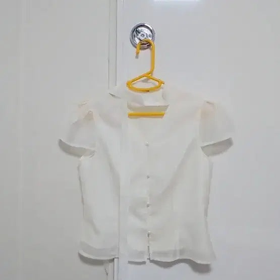 [BUNJANG] Pearl Embellished Short Sleeve Blouse / (새거급) 반팔 진주 블라우스