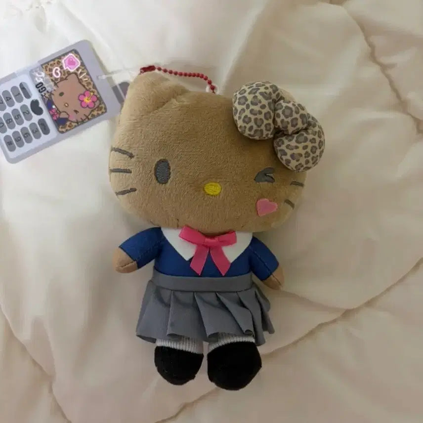 [BUNJANG] Sanrio Characters Kogyaru Tanning School Uniform Hello Kitty Doll Keychain / 산리오캐릭터즈 코갸루 태닝 교복 헬로키티 인형 키링