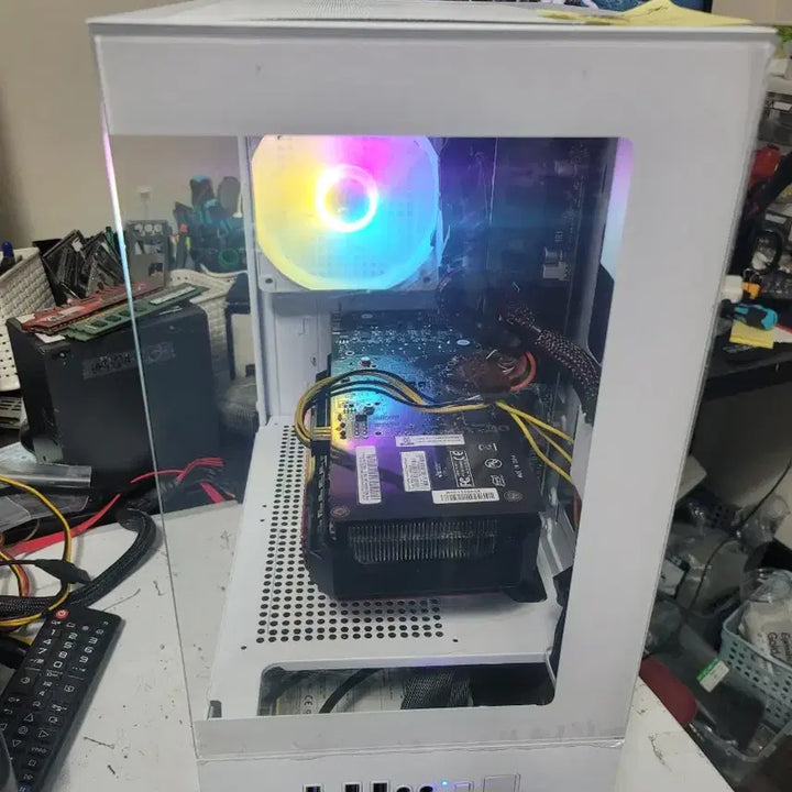 [BUNJANG] White i7-4770 Gaming PC with NVIDIA GeForce GTX 960 / 화이트 i7-4770 게이밍 PC