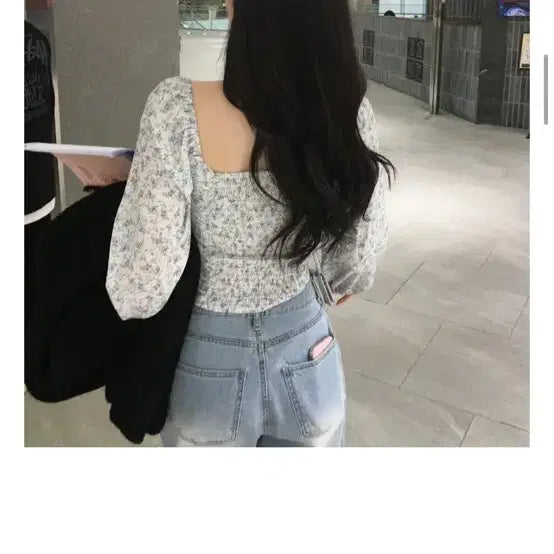 [BUNJANG] Offyoon Flower Shirring Blouse Long Puff Sleeve / 오프윤 플라워 셔링 블라우스 롱 퍼프소매