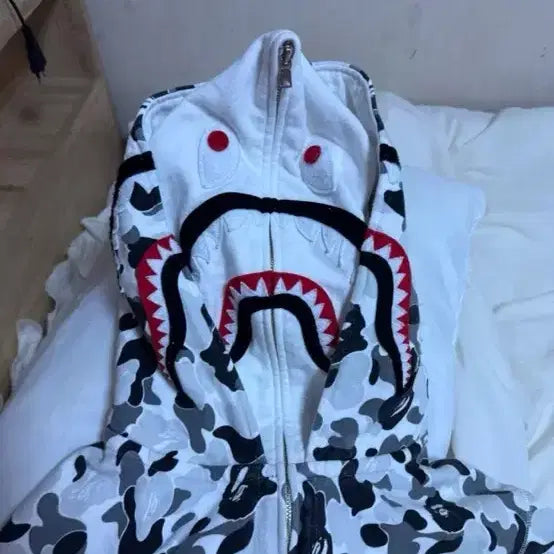 [BUNJANG] BAPE Double Shark Camo White Hoodie / 베이프 더블샤크 카모 화이트 후드집업