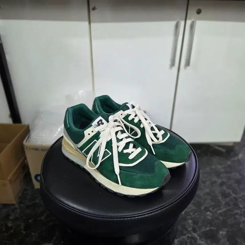[BUNJANG] New Balance 574 Legacy Green Sneakers / [260] 뉴발란스 574 레거시 그린