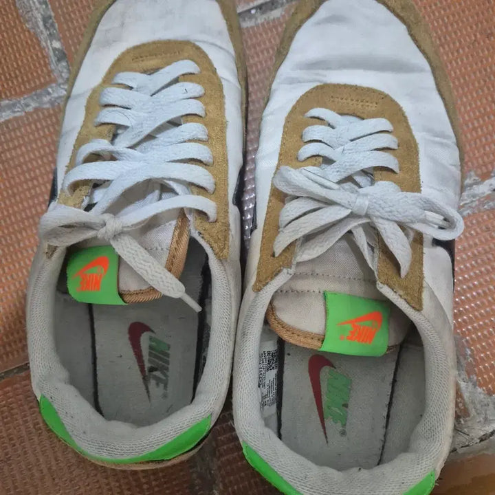 [BUNJANG] Nike Daybreak Beige/Fluorescent Sneakers US 8 / 나이키 데이브레이크 베이지형광 260