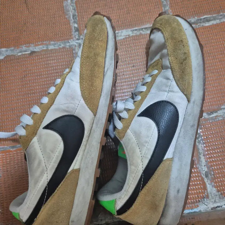 [BUNJANG] Nike Daybreak Beige/Fluorescent Sneakers US 8 / 나이키 데이브레이크 베이지형광 260
