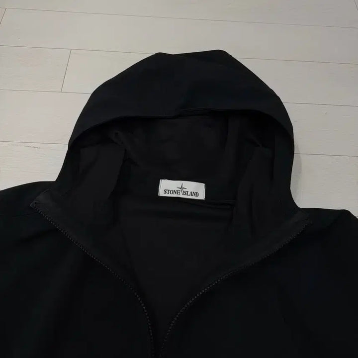 [BUNJANG] Stone Island Light Soft Shell Jacket L / 스톤아일랜드 라이트 소프트 쉘 L 사이즈  상태 9.5/10  사진 찍고