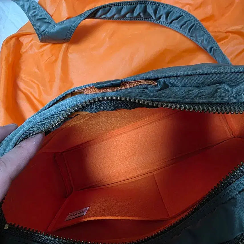 [BUNJANG] Porter Tanker Bag Large Khaki Shoulder Bag / 포터 탱커가방 라지 사이즈 카키색 +포터 더스트백+이너백