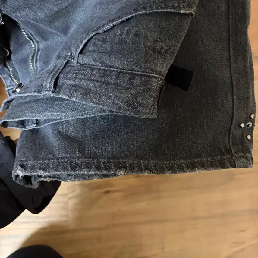 [BUNJANG] Politeru Goshima Rivet Flower Denim Pants Size 3 / 폴리테루 고시마 리벳 플라워 3사이즈