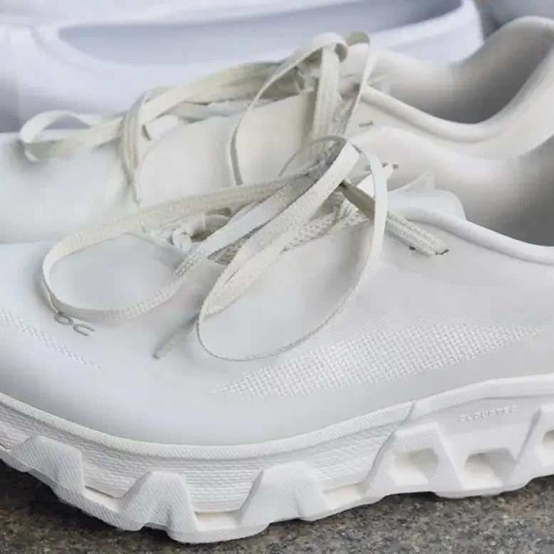 [BUNJANG] On Running x Fabletics Cloudmonster Hyper White (280) / (새상품) 온 러닝 x 파브 클라우드 몬스터 하이퍼 화이트 280