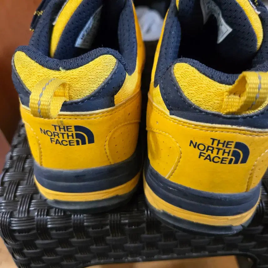 [BUNJANG] The North Face Yellow Trail Running Shoes / 노스페이스 옐로우 트레일 러닝화