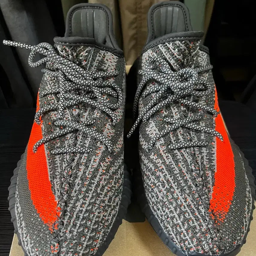 [BUNJANG] Adidas Yeezy 350 V2 Carbon Beluga Sneakers / 이지350 V2 카본 벨루가 260! 상태 깨끗!