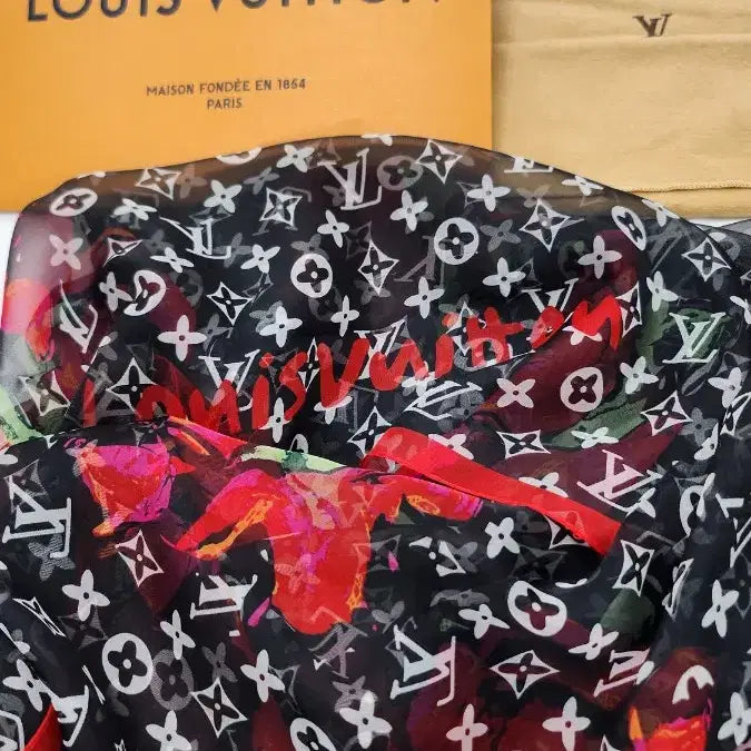 [BUNJANG] Louis Vuitton x Stephen Sprouse Monogram Roses Silk Scarf Limited Edition / 루이비통 로즈 스티븐 스프루스 그래피티 실크 스카프 리미티드 에디션