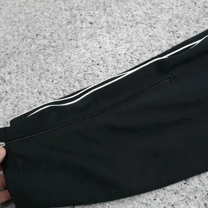 [BUNJANG] Umbro Red Line Black Training Pants M / 택포)엄브로 블랙 트레이닝 바지 레드 라인M