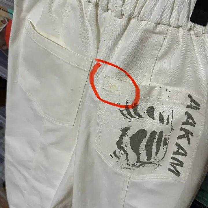 [BUNJANG] Arkham Printing Denim Pants White / 아캄 프린팅 데님 팬츠 화이트2