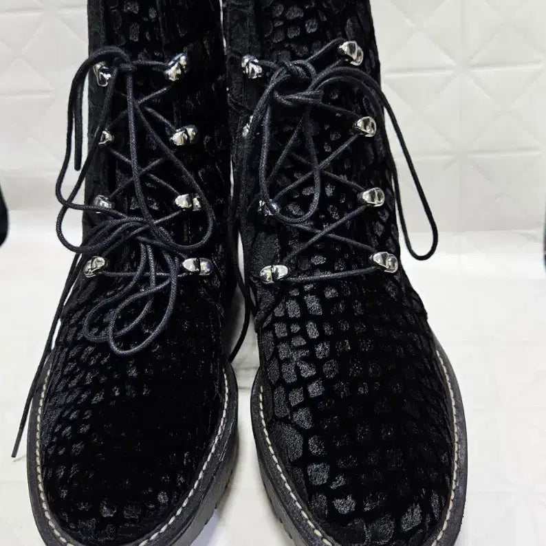 [BUNJANG] Stuart Weitzman Quilted Velvet Boots / 스튜어트 와이즈먼 벨벳 부츠