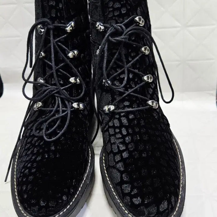 [BUNJANG] Stuart Weitzman Quilted Velvet Boots / 스튜어트 와이즈먼 벨벳 부츠