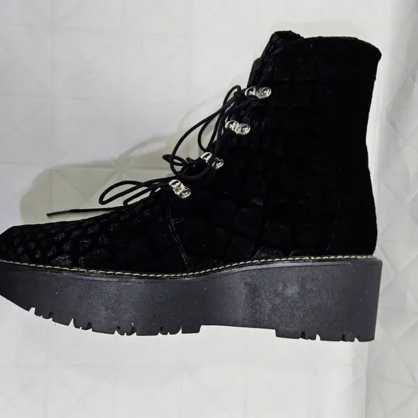[BUNJANG] Stuart Weitzman Quilted Velvet Boots / 스튜어트 와이즈먼 벨벳 부츠