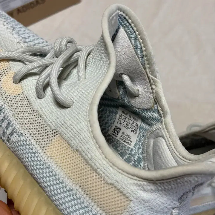 [BUNJANG] Adidas Yeezy Boost 350 V2 Cloud White US 7.5 / KR 255 / 이지부스트 350 V2 클라우드 화이트 255