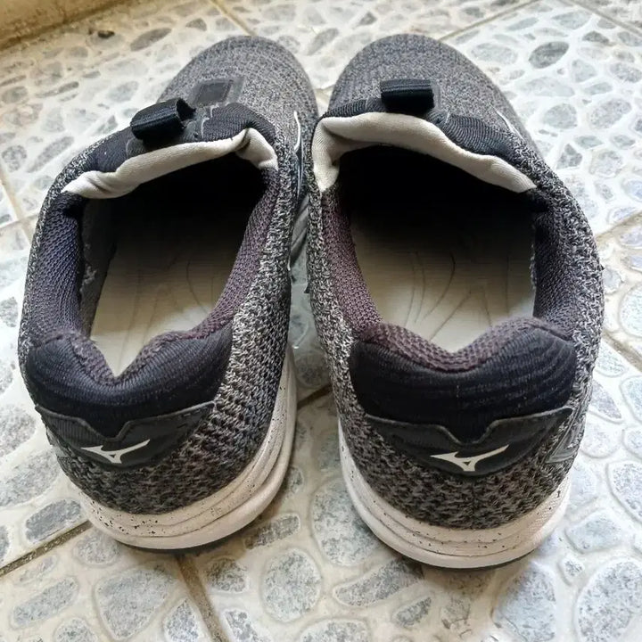 [BUNJANG] Mizuno Grey Slip-on Sneakers / 미즈노 슬립온 운동화 회색