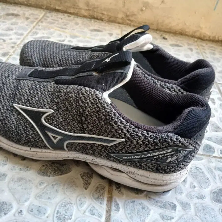 [BUNJANG] Mizuno Grey Slip-on Sneakers / 미즈노 슬립온 운동화 회색