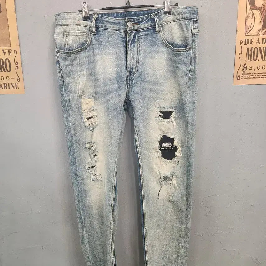 [BUNJANG] Balenciaga Distressed Washed Denim Jeans / 발렌시아가 데미지 워싱 데님 청바지