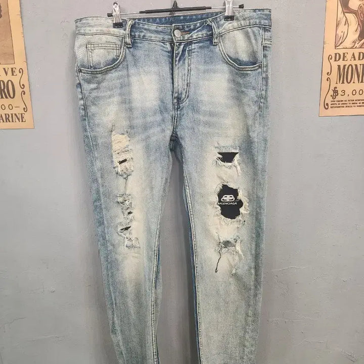 [BUNJANG] Balenciaga Distressed Washed Denim Jeans / 발렌시아가 데미지 워싱 데님 청바지